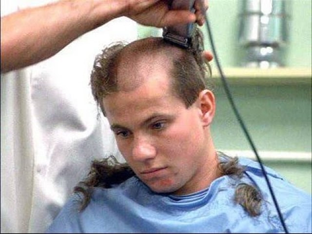 Призовник у воєнкоматі